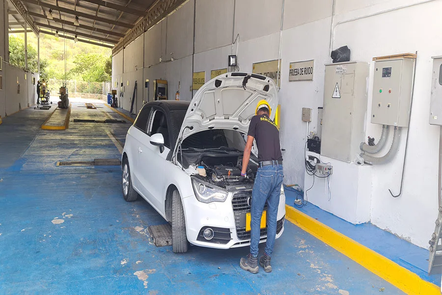 Revision-Tecnico-Mecanica-de-Vehiculos-en-santa-marta Fotografía de Contacto - Sede - CDA SERVISUPER 2026